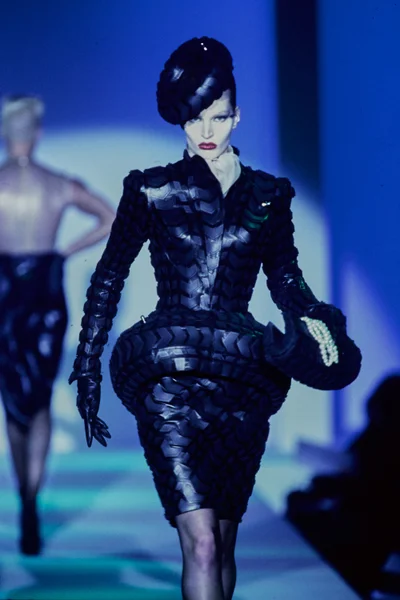 Look 18